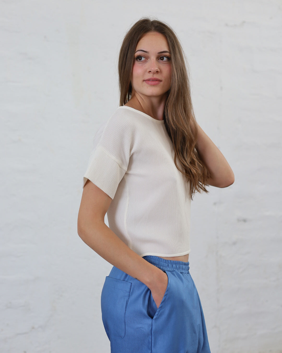 LOVE 36.36 — T-shirt Crop in Tessuto Nido d'Ape 3D — Manifattura Marchigiana, Made in Italy