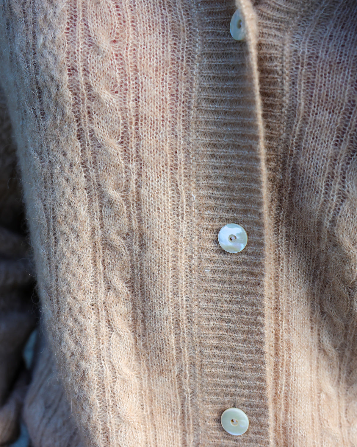 ROSA 24.24 — Cardigan in baby alpaca, cashmere e seta con bottoni in madreperla — Maglificio artigianale veneto, Made in Italy