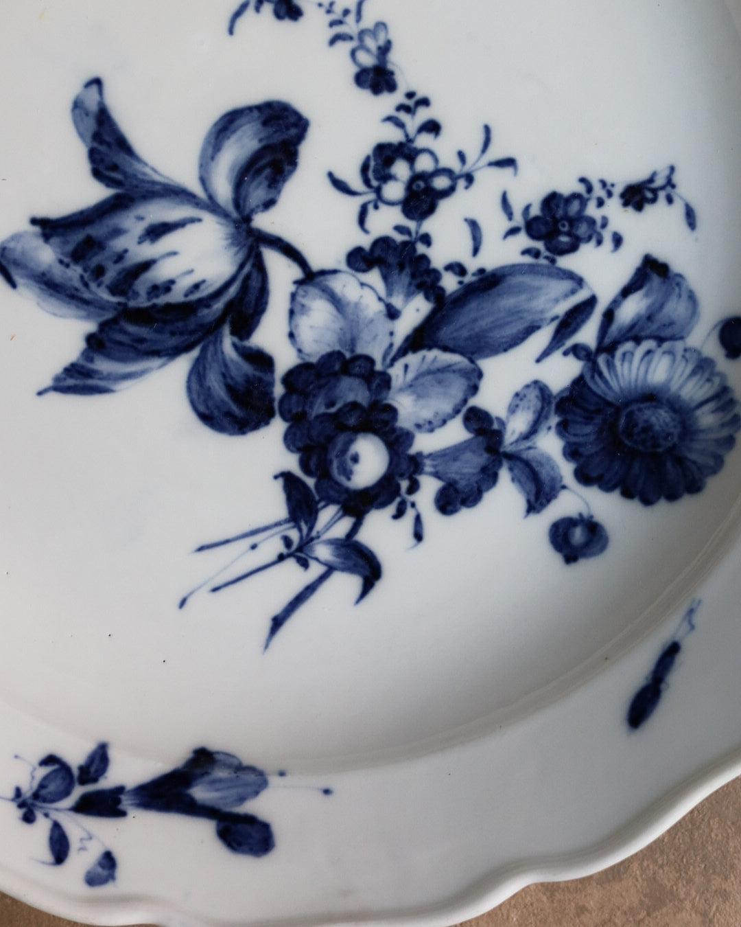 Piatto da portata Meissen con fiore blu e  insetti