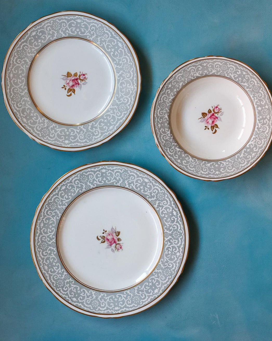 Set piatti da 8 porcellana inglese con decoro grigio e rose