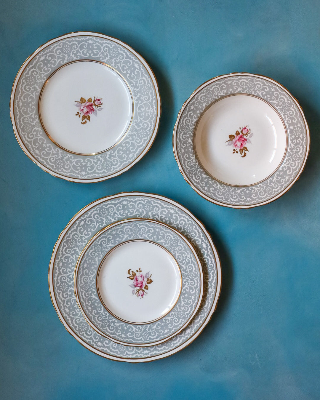 Set piatti da 8 porcellana inglese con decoro grigio e rose