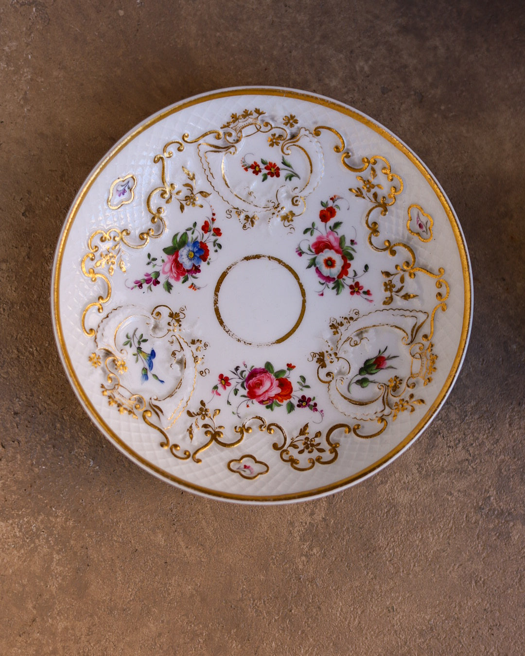 Trio in porcellana Ridgway, decoro a rilievo con fiori e oro dipinti a mano, Inghilterra, primi dell’800