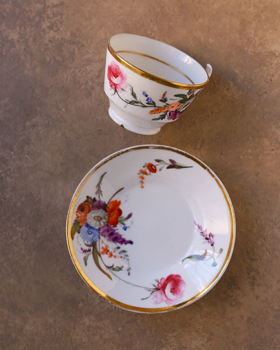 Tazza da tè con piattino in porcellana Spode, forma London, fiori dipinti a mano, Inghilterra, primi dell’800