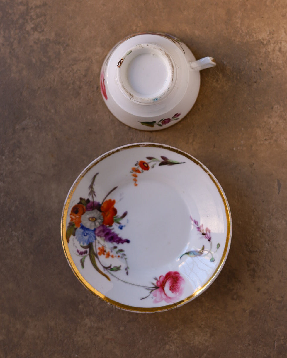 Tazza da tè con piattino in porcellana Spode, forma London, fiori dipinti a mano, Inghilterra, primi dell’800