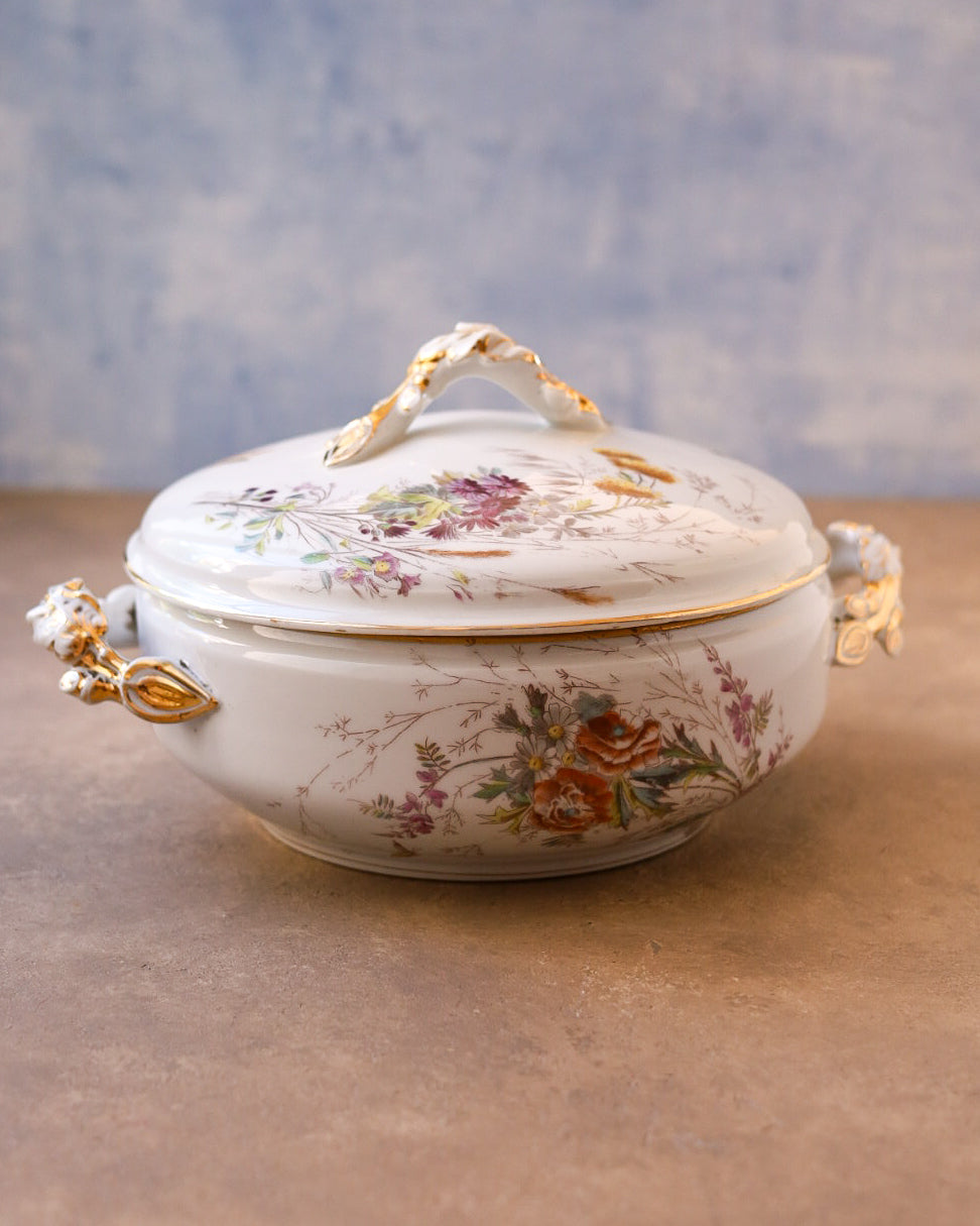 Zuppiera in Porcellana Francese a Decoro Floreale e Farfalle – Fine '800