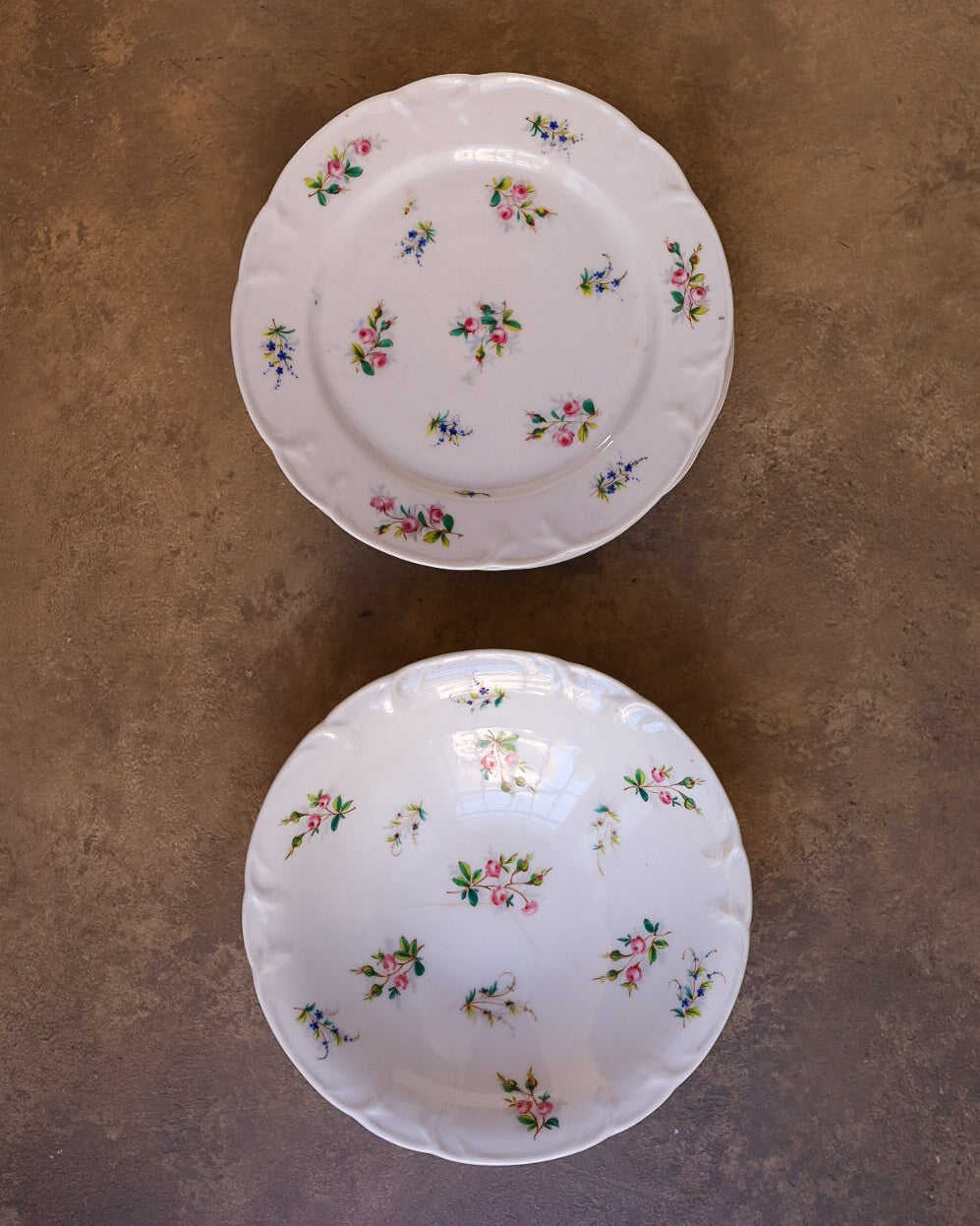 Set dolce piattini e alzatina in Porcellana Francese a Fiori Dipinti a Mano – Metà '800