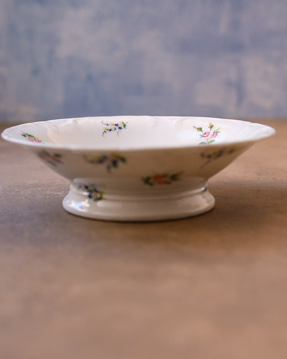 Set dolce piattini e alzatina in Porcellana Francese a Fiori Dipinti a Mano – Metà '800