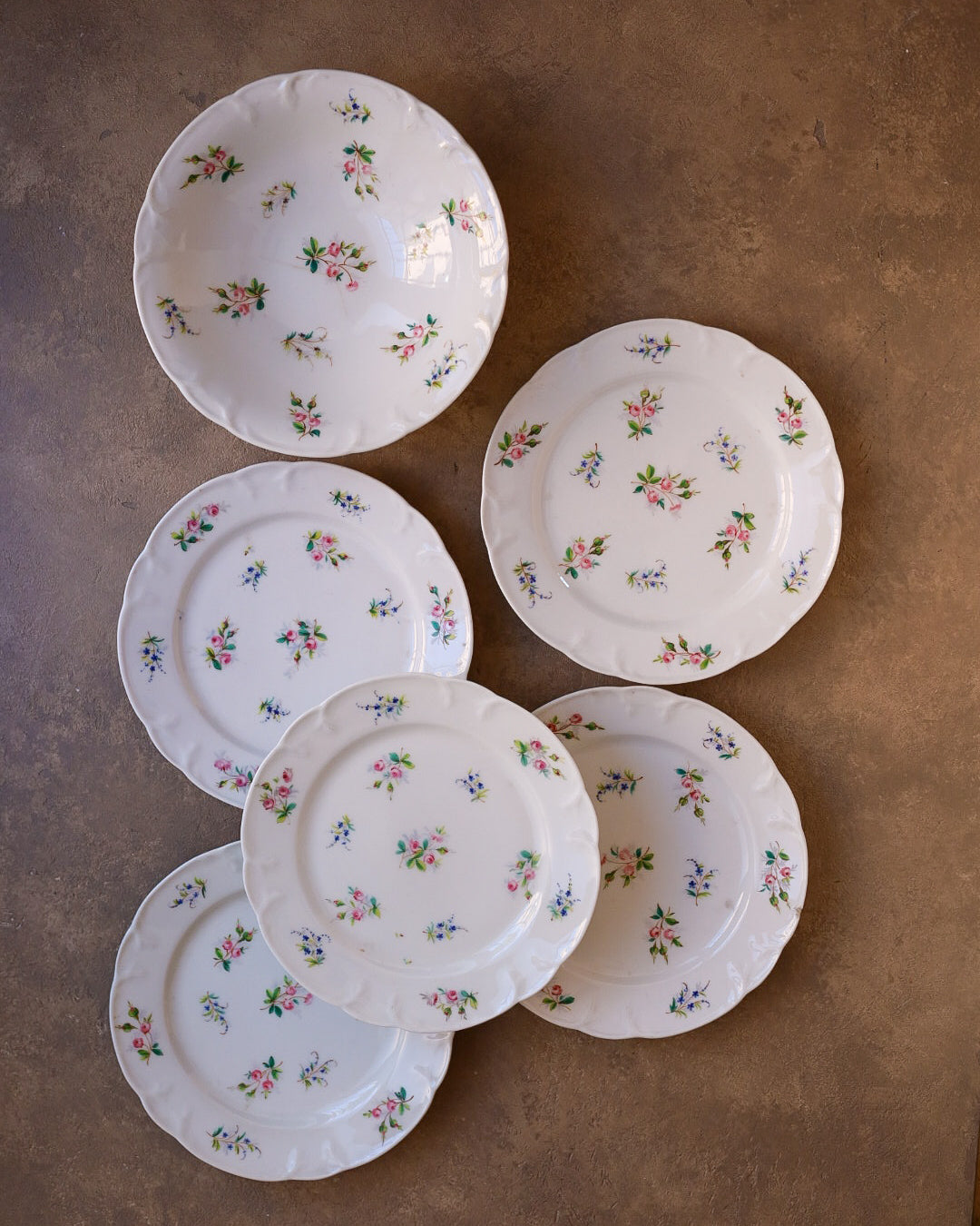 Set dolce piattini e alzatina in Porcellana Francese a Fiori Dipinti a Mano – Metà '800