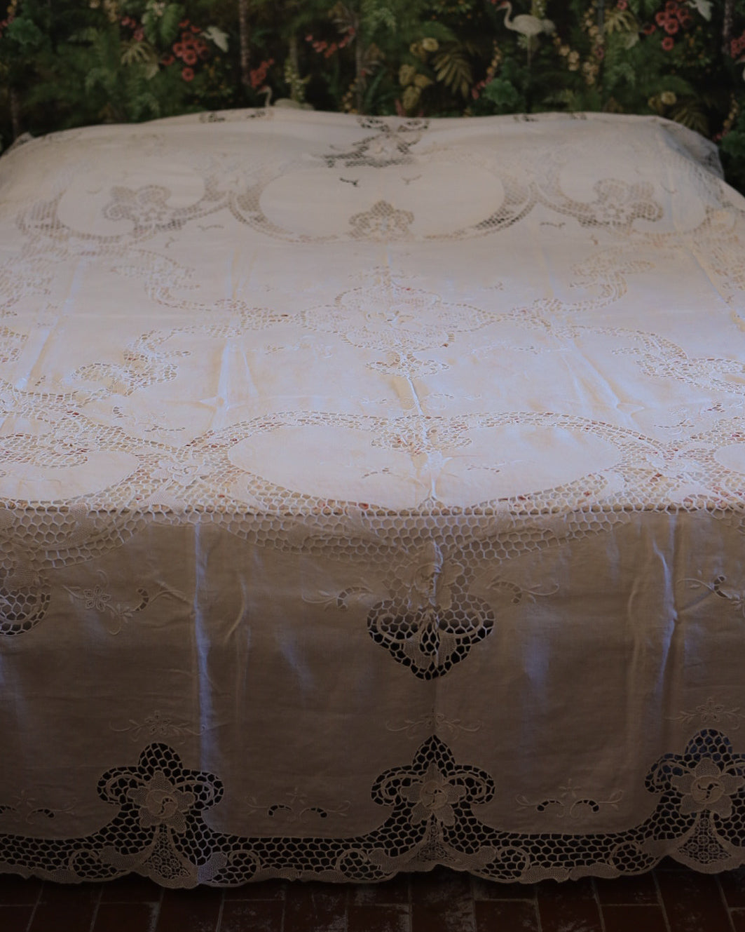 Copriletto in Lino con Pizzo di Burano fiore centrale – Anni '40