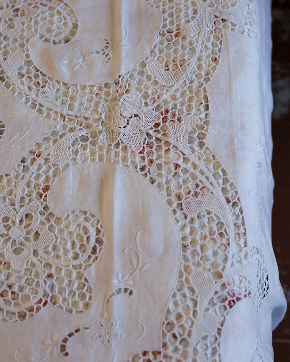Copriletto in Lino con Pizzo di Burano fiore centrale – Anni '40