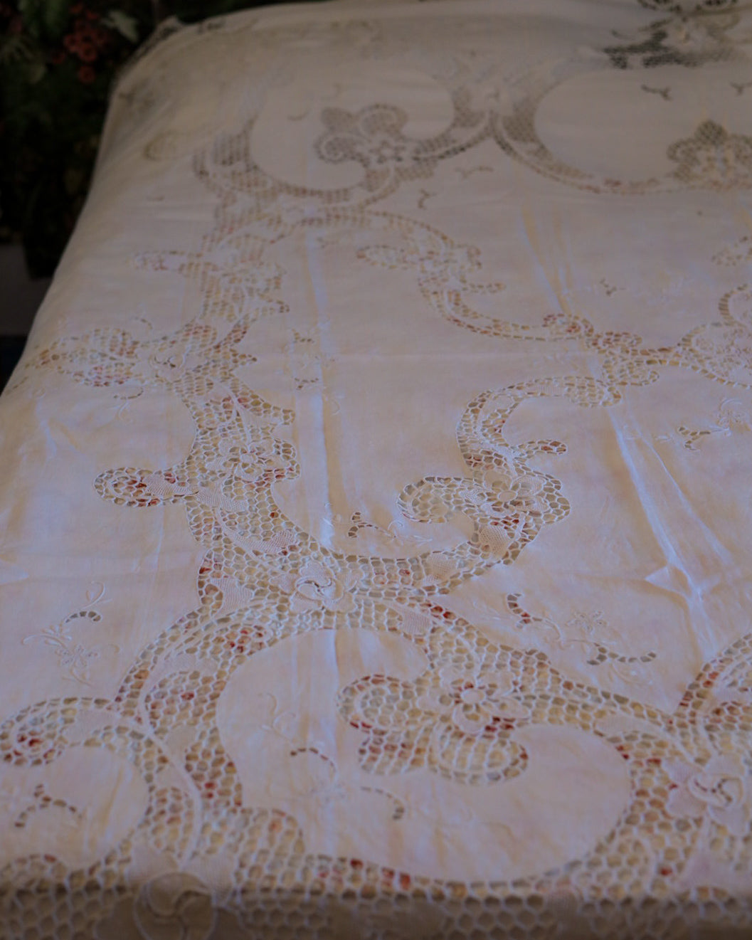 Copriletto in Lino con Pizzo di Burano fiore centrale – Anni '40