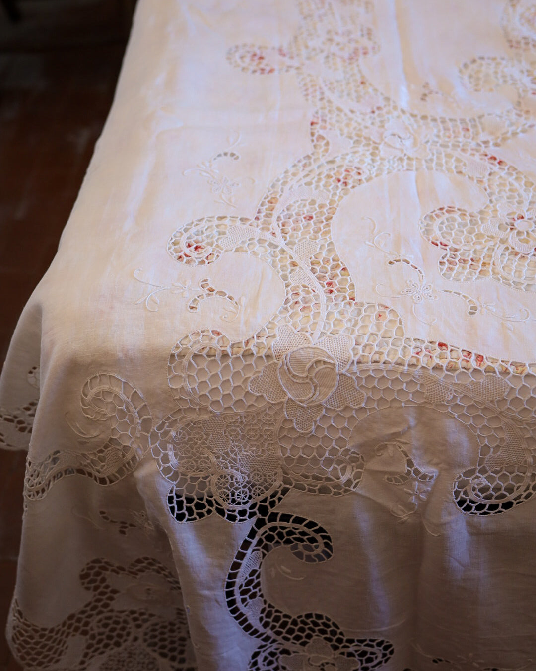 Copriletto in Lino con Pizzo di Burano fiore centrale – Anni '40