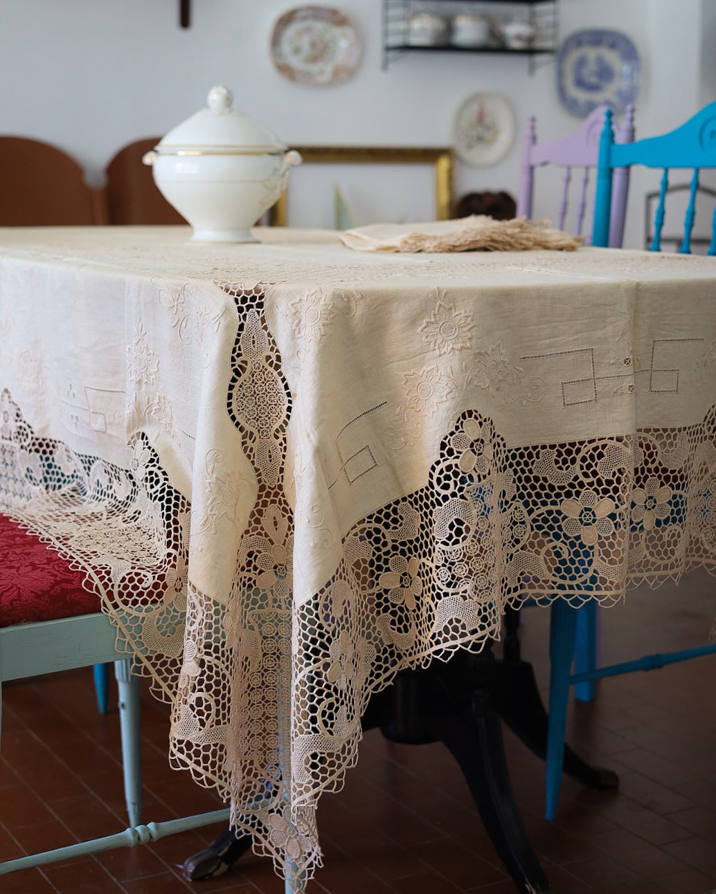 Tovaglia in Lino e Pizzo di Burano con 12 Tovaglioli – Anni '40