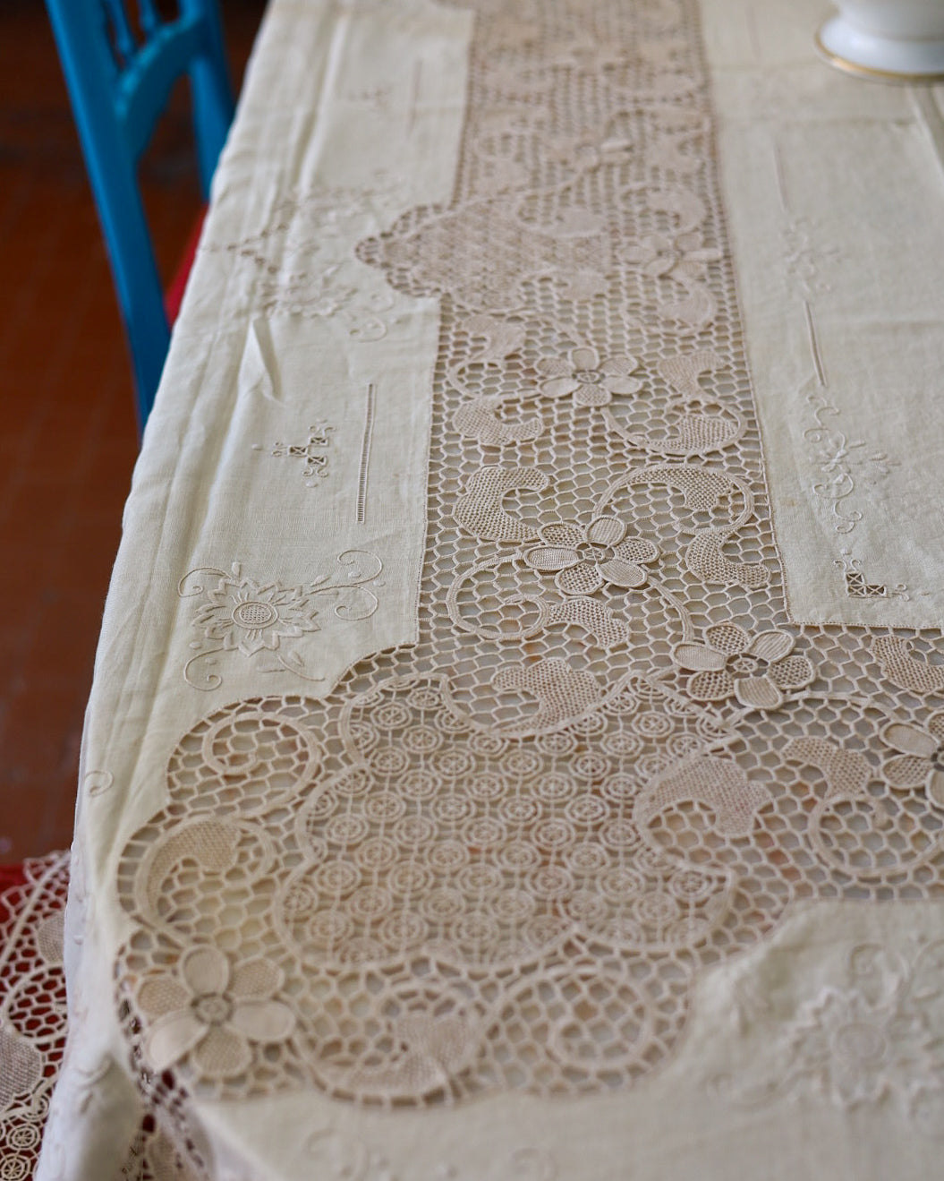 Tovaglia in Lino e Pizzo di Burano con 12 Tovaglioli – Anni '40
