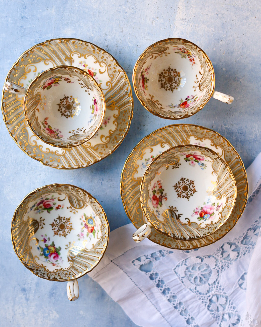 Trio da tè e cioccolata primi 800 grigio e panna con fiori