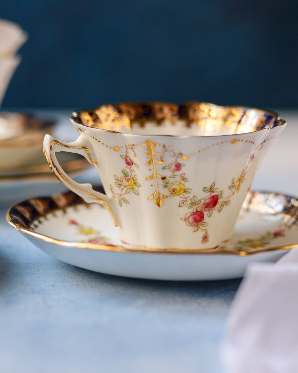 Trio da tè in porcellana inglese a fiore