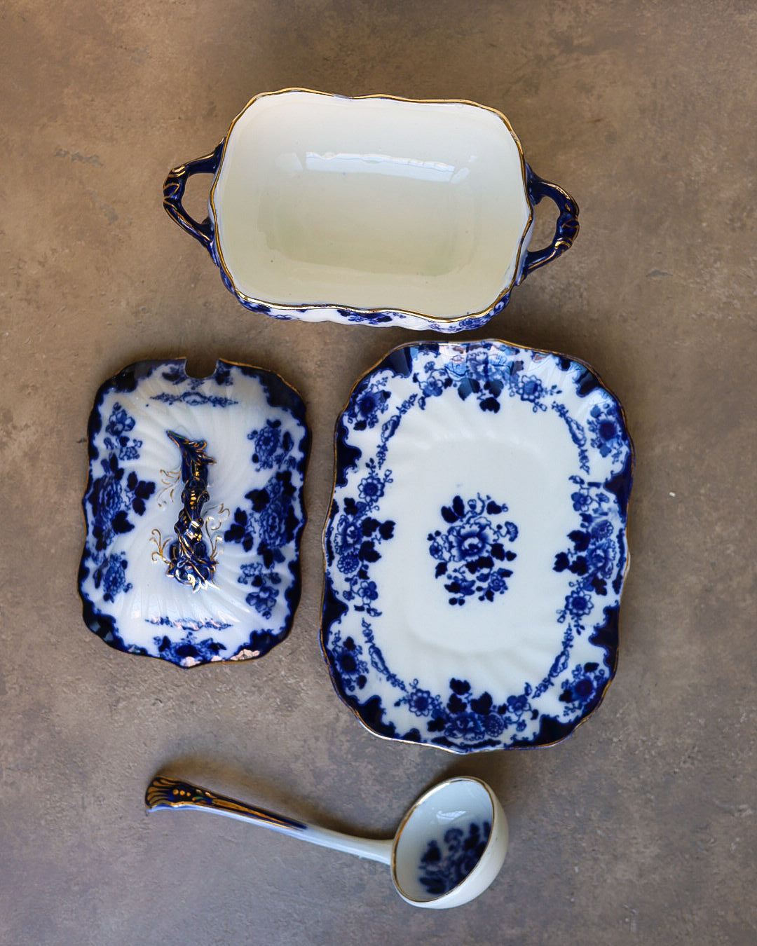 Servizio da Tavola in Porcellana Flow Blue, Marchio Gresham B&S — Inghilterra, Epoca Vittoriana