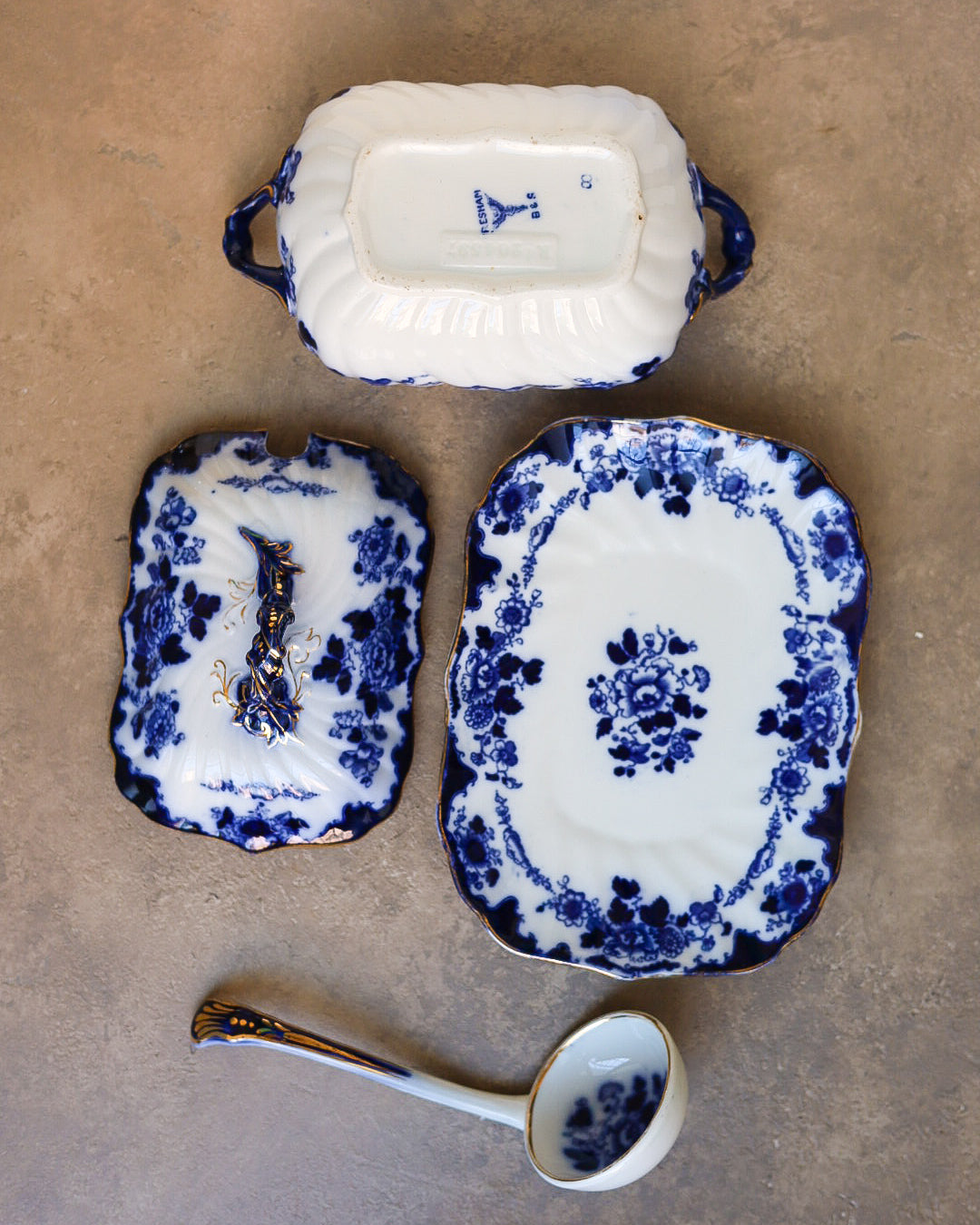 Servizio da Tavola in Porcellana Flow Blue, Marchio Gresham B&S — Inghilterra, Epoca Vittoriana