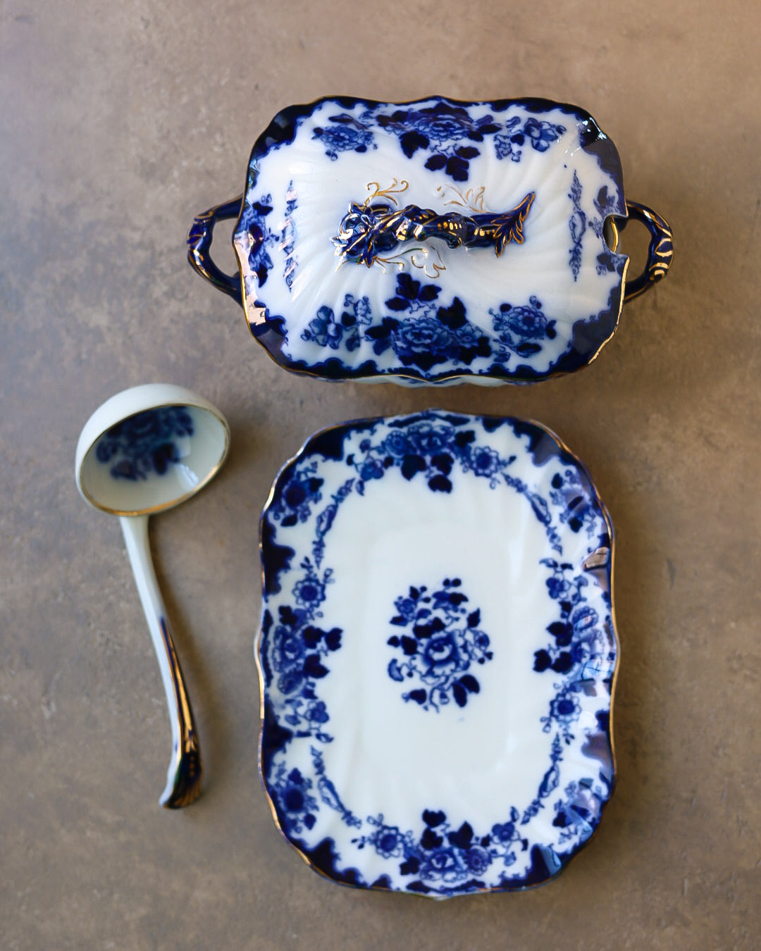 Servizio da Tavola in Porcellana Flow Blue, Marchio Gresham B&S — Inghilterra, Epoca Vittoriana