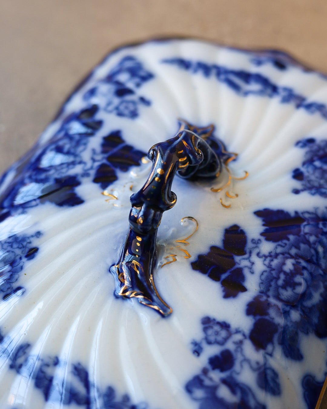 Servizio da Tavola in Porcellana Flow Blue, Marchio Gresham B&S — Inghilterra, Epoca Vittoriana