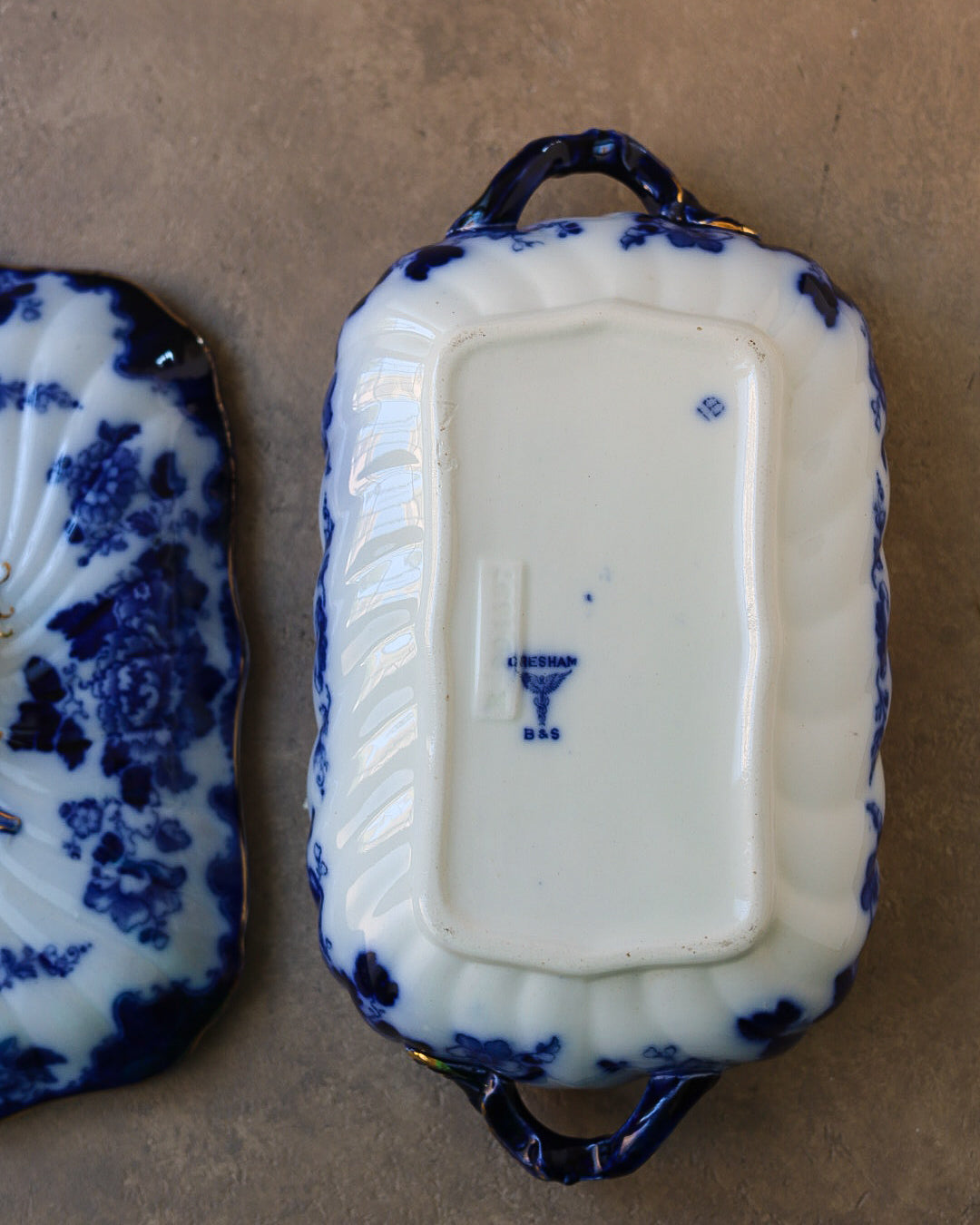 Servizio da Tavola in Porcellana Flow Blue, Marchio Gresham B&S — Inghilterra, Epoca Vittoriana