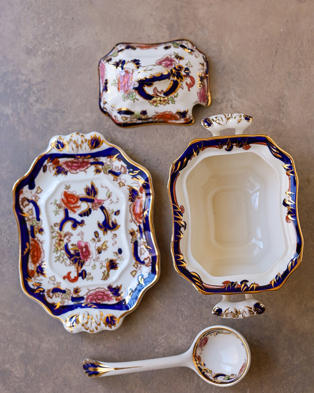 Salsiere Mason's Ironstone con Vassoio e Mestolo, Pattern "Mandarin Red" e "Mandalay" — Inghilterra Anni '20-'30