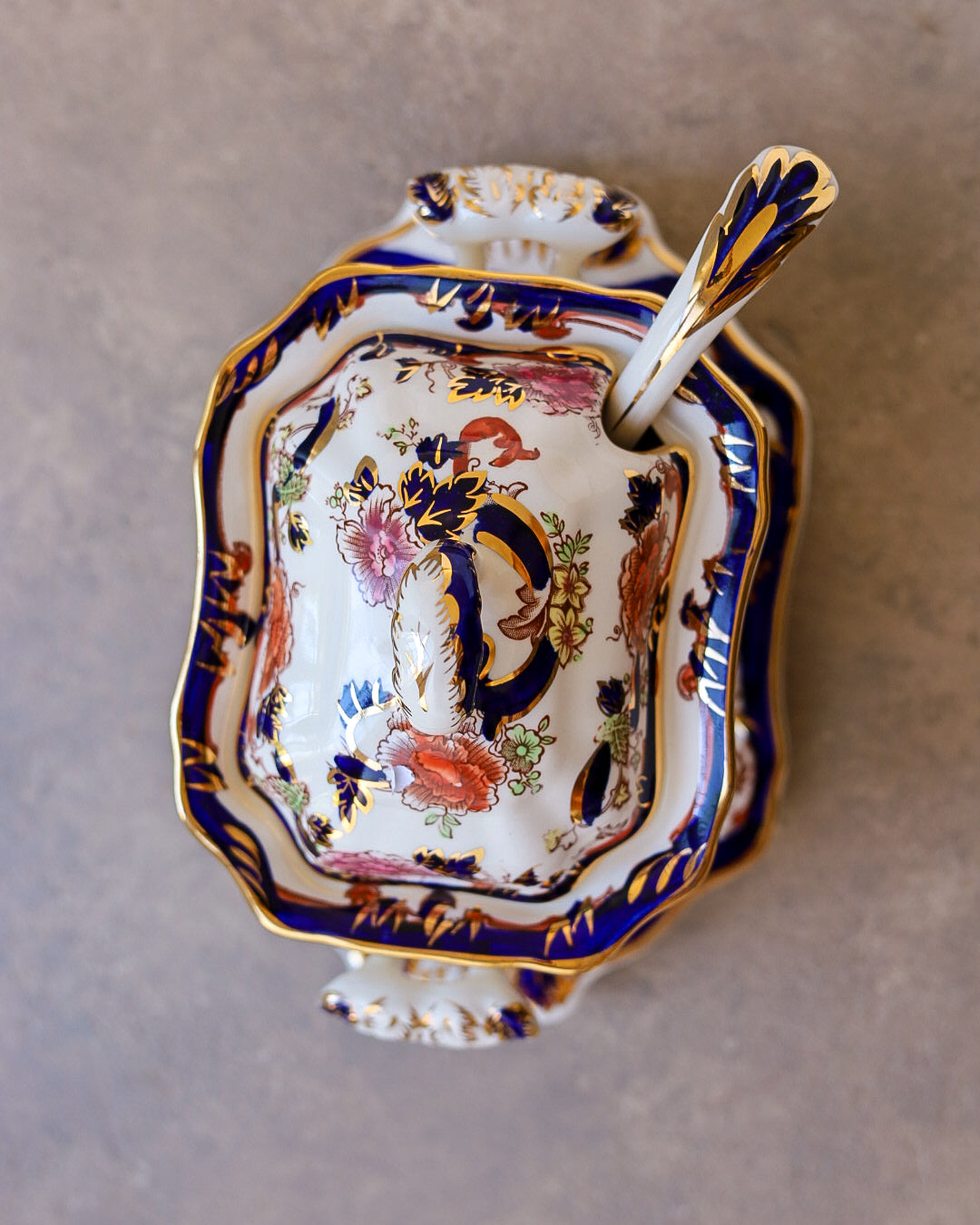Salsiere Mason's Ironstone con Vassoio e Mestolo, Pattern "Mandarin Red" e "Mandalay" — Inghilterra Anni '20-'30