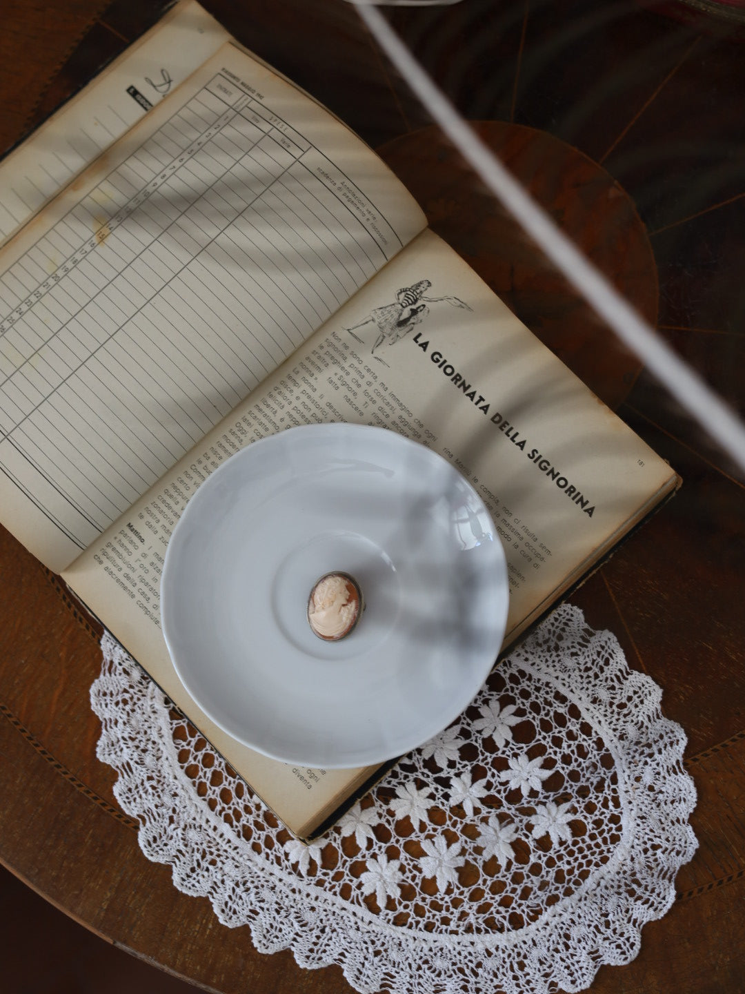 Cammeo in Conchiglia Scolpita a Mano — Montatura in Argento — Anni '30-'50
