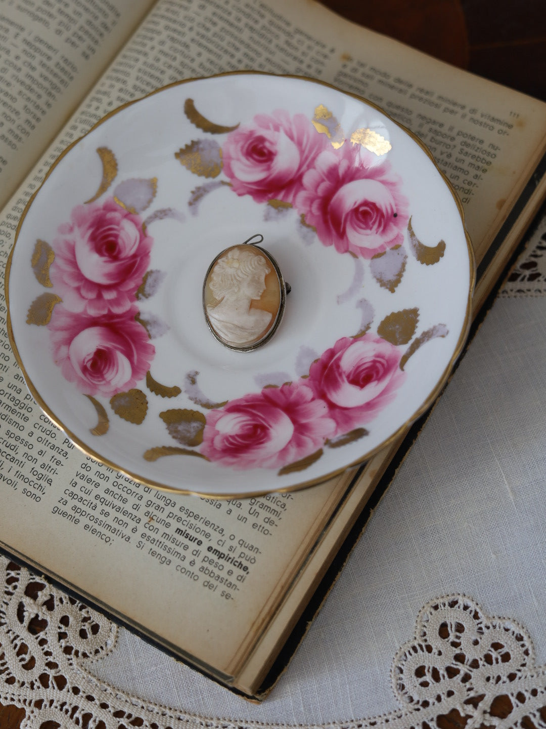 Cammeo in Conchiglia Scolpita a Mano — Montatura in Argento — Anni '30-'50