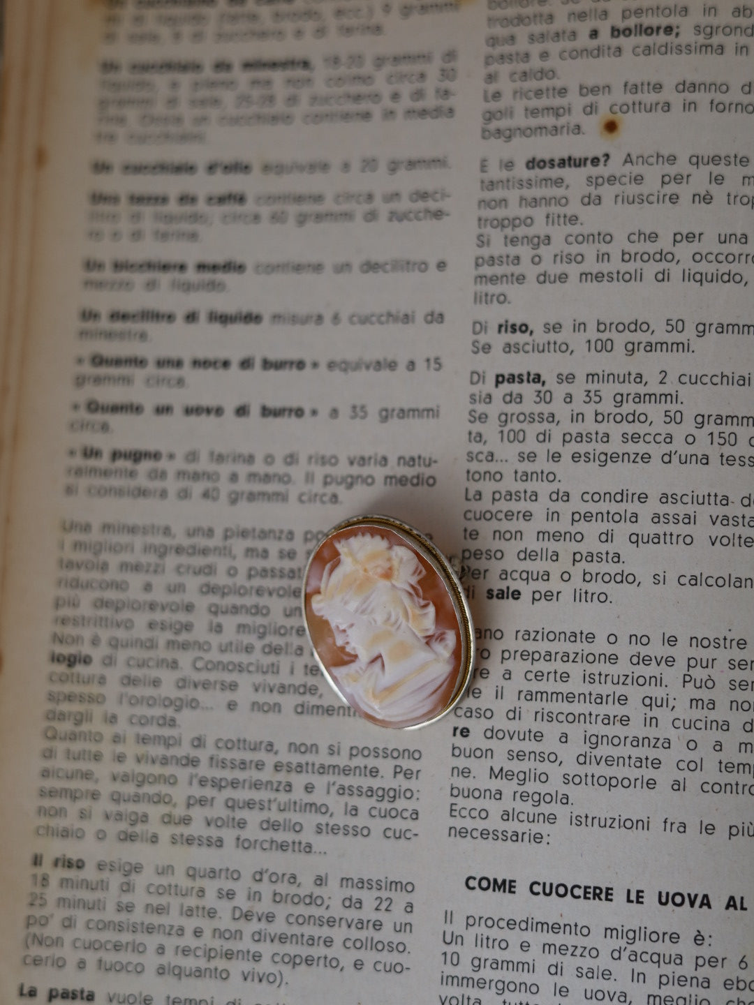 Cammeo in Conchiglia Scolpita a Mano — Montatura in Argento — Anni '30-'50