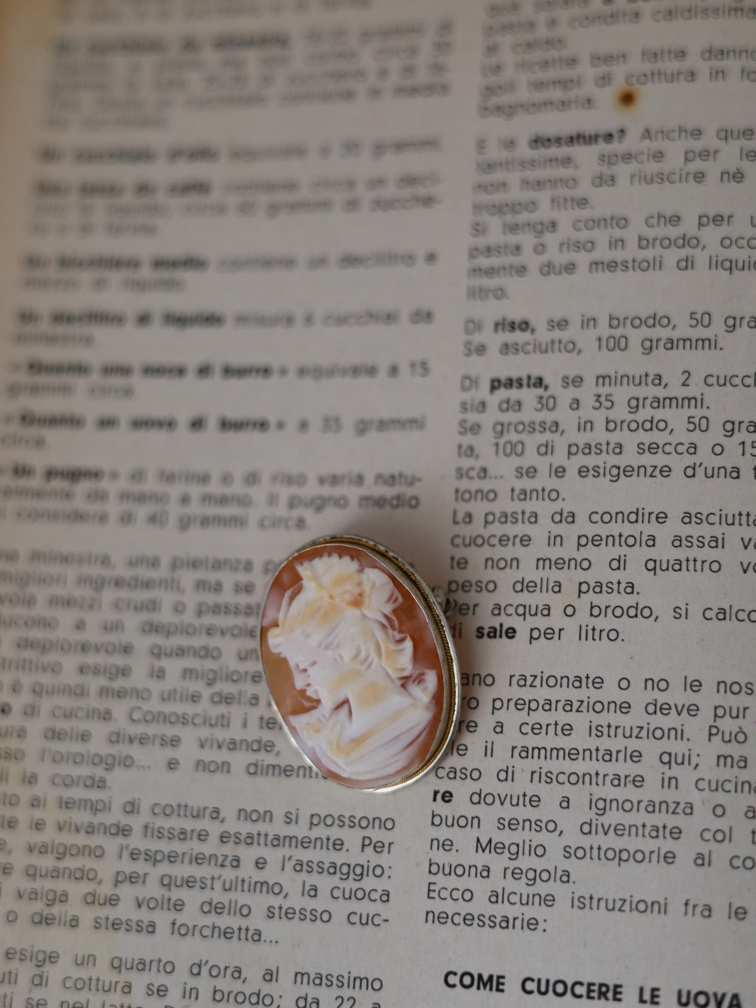 Cammeo in Conchiglia Scolpita a Mano — Montatura in Argento — Anni '30-'50