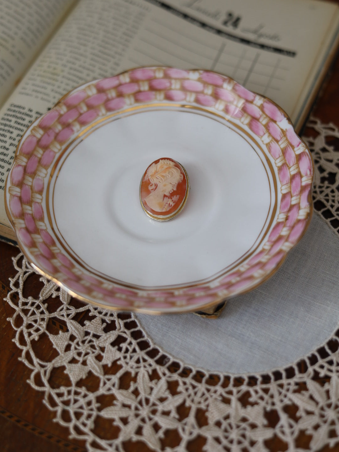 Cammeo in Conchiglia Scolpita a Mano — Montatura in Argento — Anni '30-'50