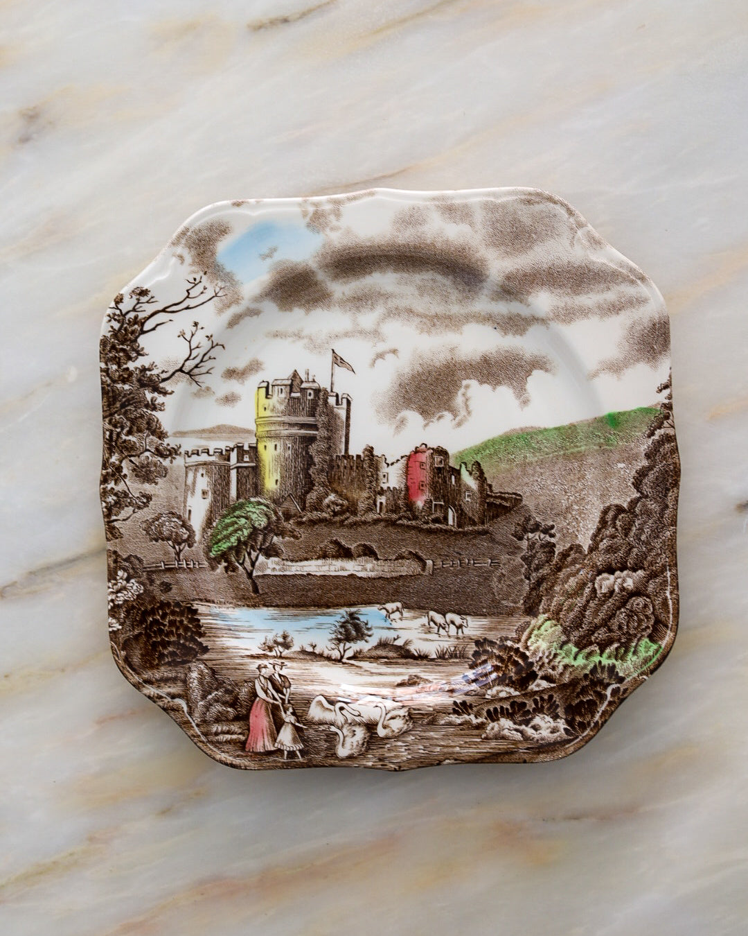 Servizio da dolce Johnson Brothers "Castle Story" in ironstone inglese, anni '50-'60 – 14 pezzi