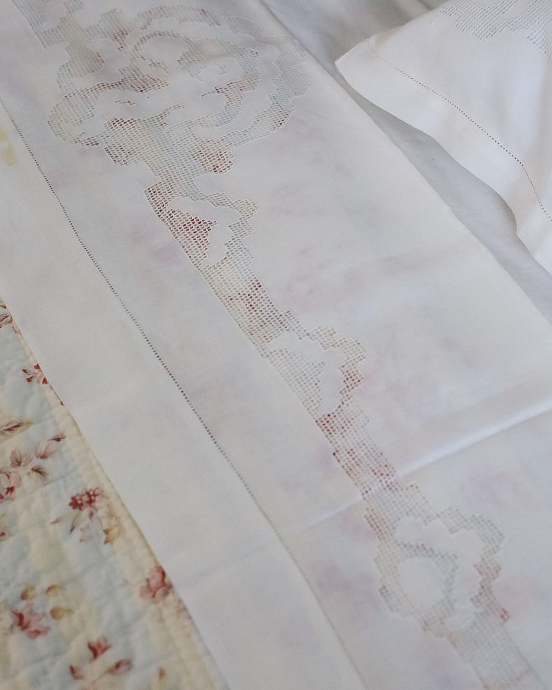 Lenzuolo Matrimoniale in Puro Lino con Ricamo a Sfilato Siciliano, Prima Metà del Novecento