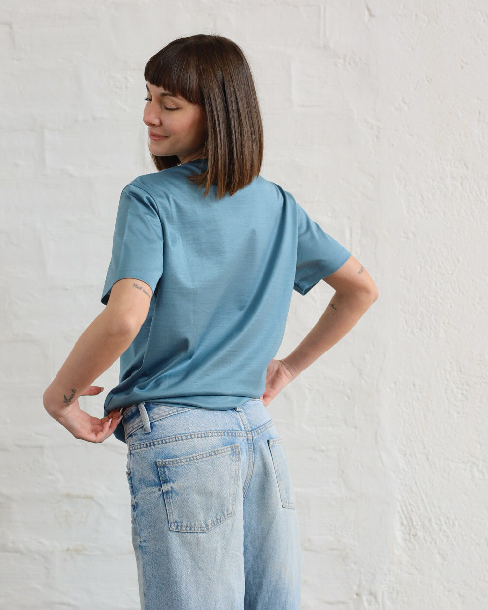 HY 33.33 — T-shirt in Cotone Filo di Scozia — Ricamo a Mano, Manifattura Made in Italy