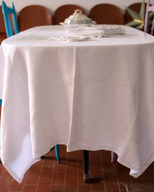 Tovaglia in fiandra di lino con 12 tovaglioli  fuori misura orlo a gigliuccio iniziali ed