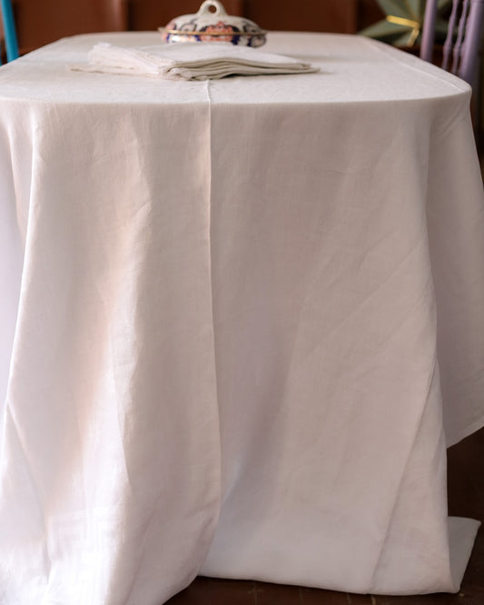 Tovaglia di quasi 5 metri in fiandra di lino con 12 tovaglioli