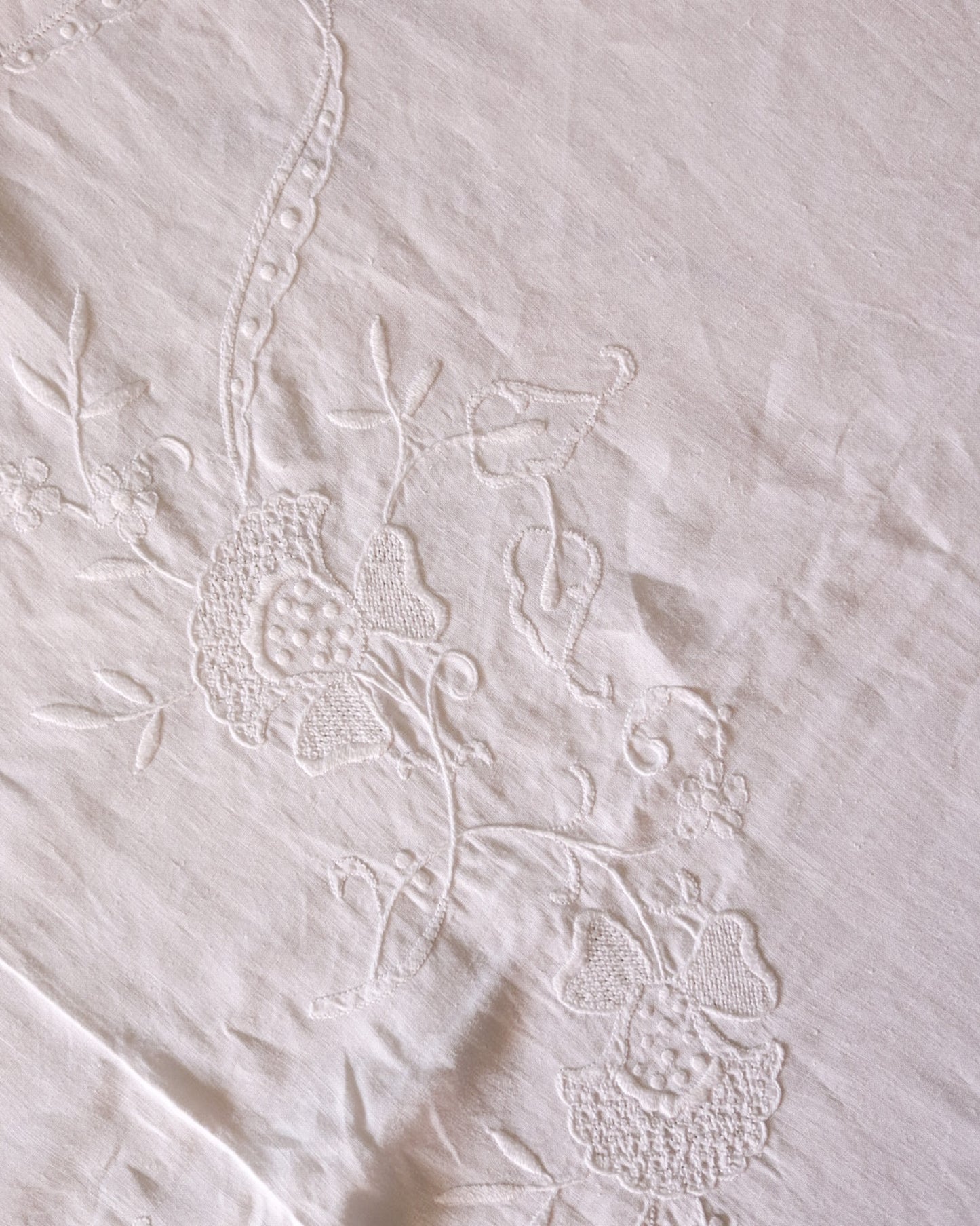 Tovaglia antica in lino bianco con 12 tovaglioli ricamo fiori