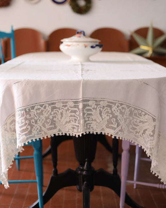 Tovaglia antica in lino con pizzo a buratto
