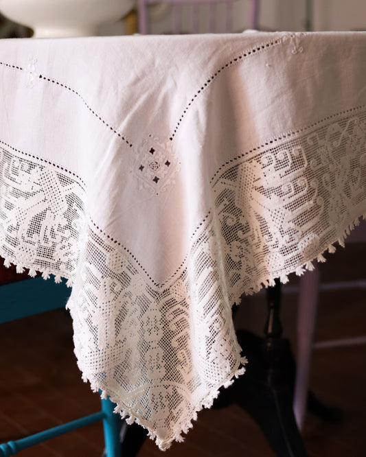 Tovaglia antica in lino con pizzo a buratto