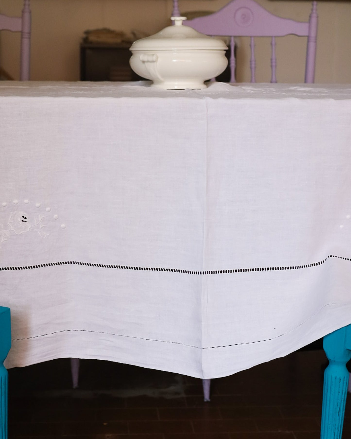 Tovaglia in lino d'olanda con rose e punto pieno