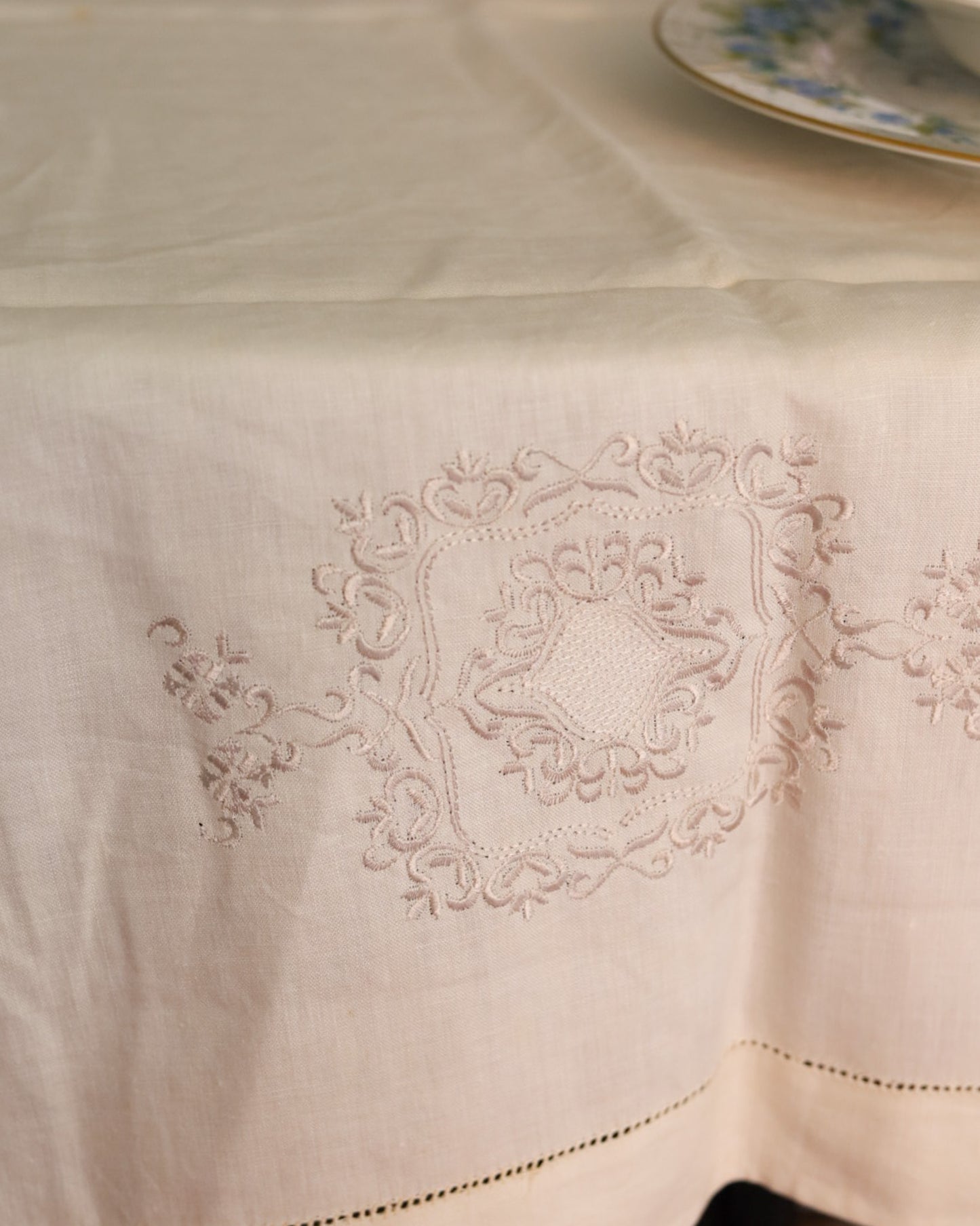 Set di tre runner in lino ricamati