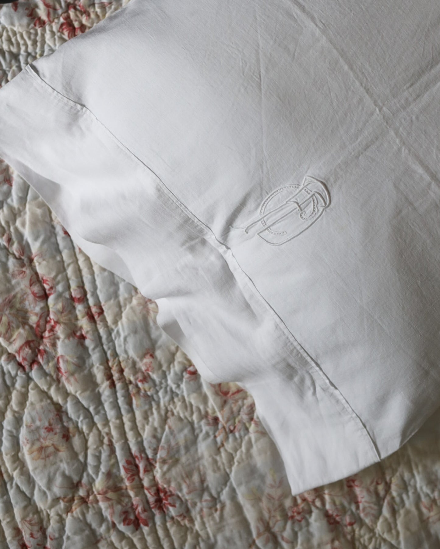 Lenzuolo antico in lino bianco d'Olanda con microfilet e intaglio