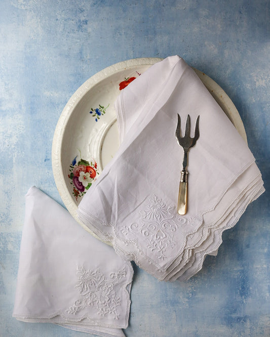 set 10 tovaglioli da pasto in lino  con fiore ricamato e orlo in sfilato