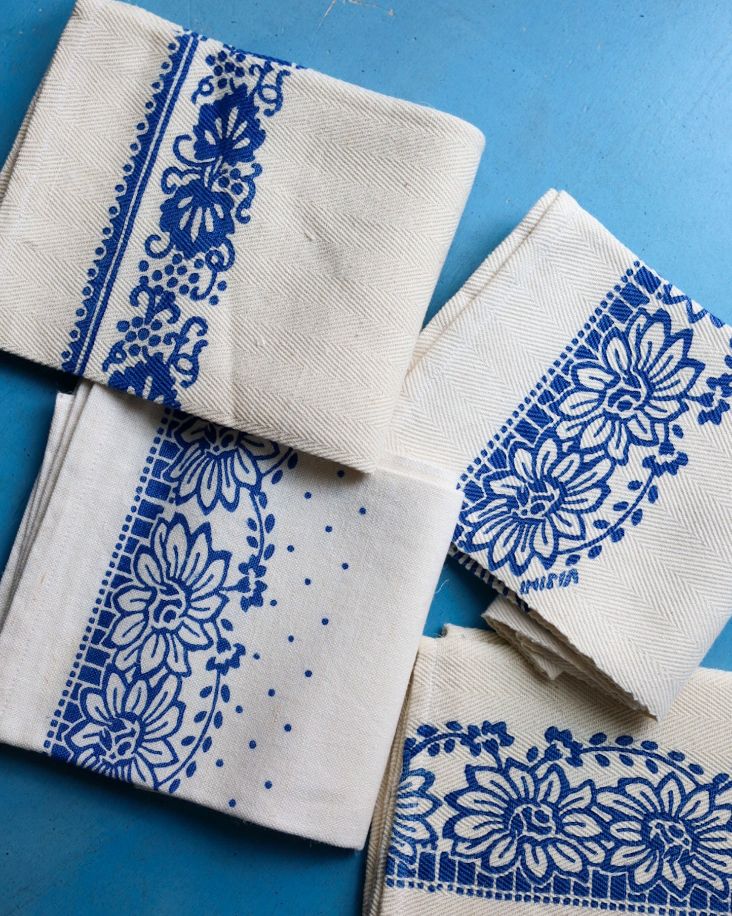 Set quattro strofinacci in lino e canapa con stampa a mano