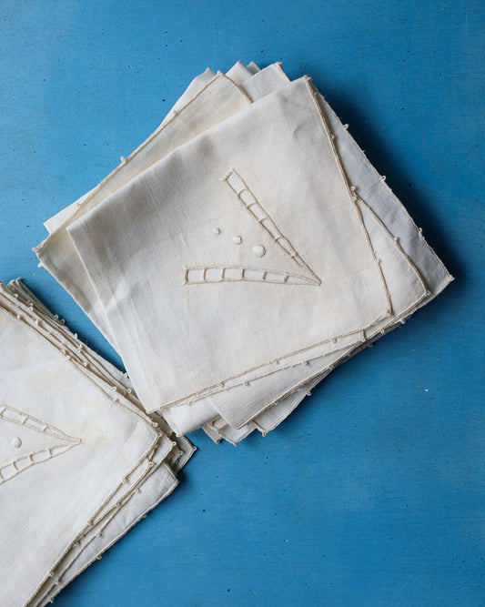 Set 12 tovaglioli da antipasto in lino con ricamo intaglio