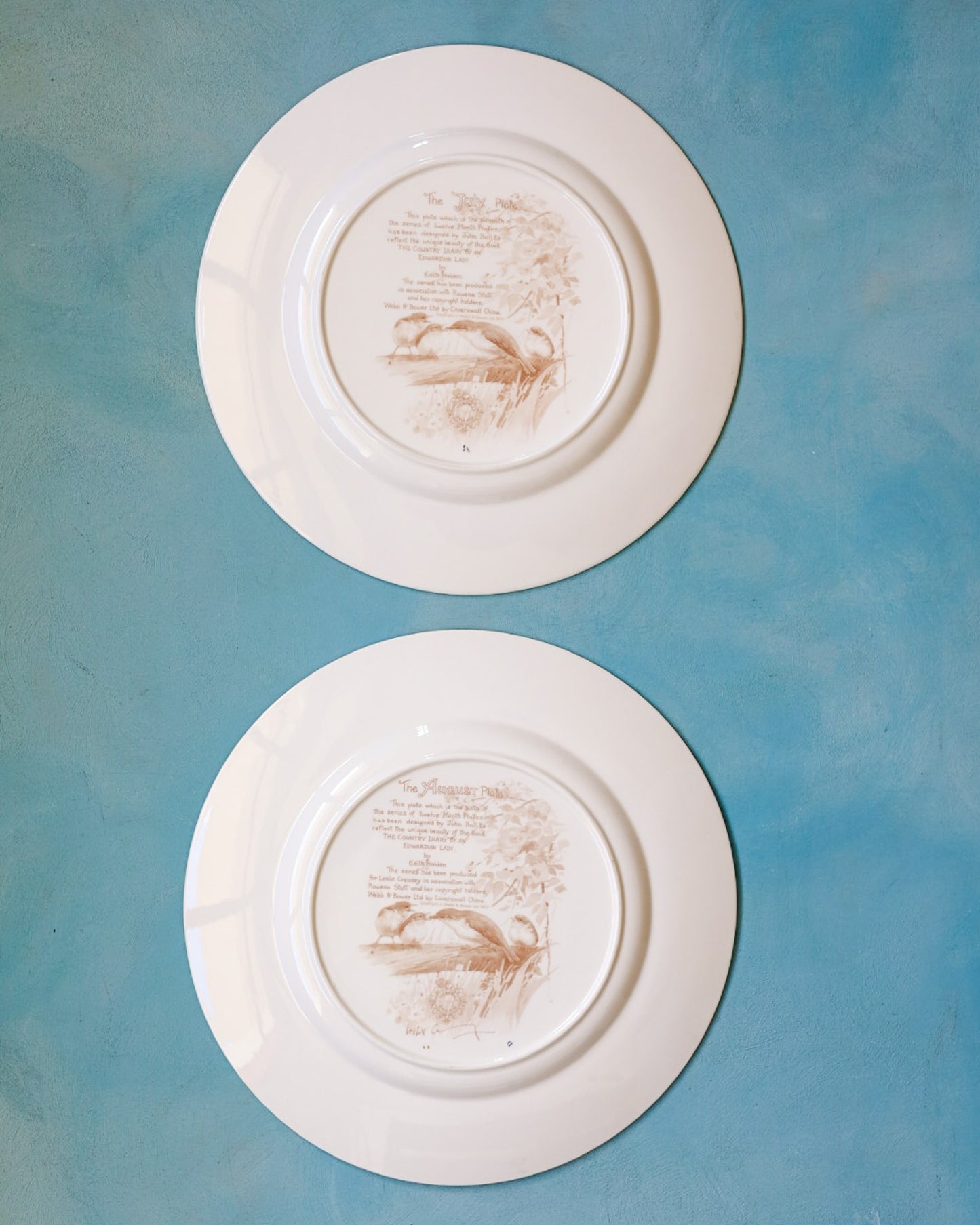 Collezione Completa "I Mesi dell'Anno" – 12 Piatti Decorativi Caverswall in Bone China con Illustrazioni Naturalistiche