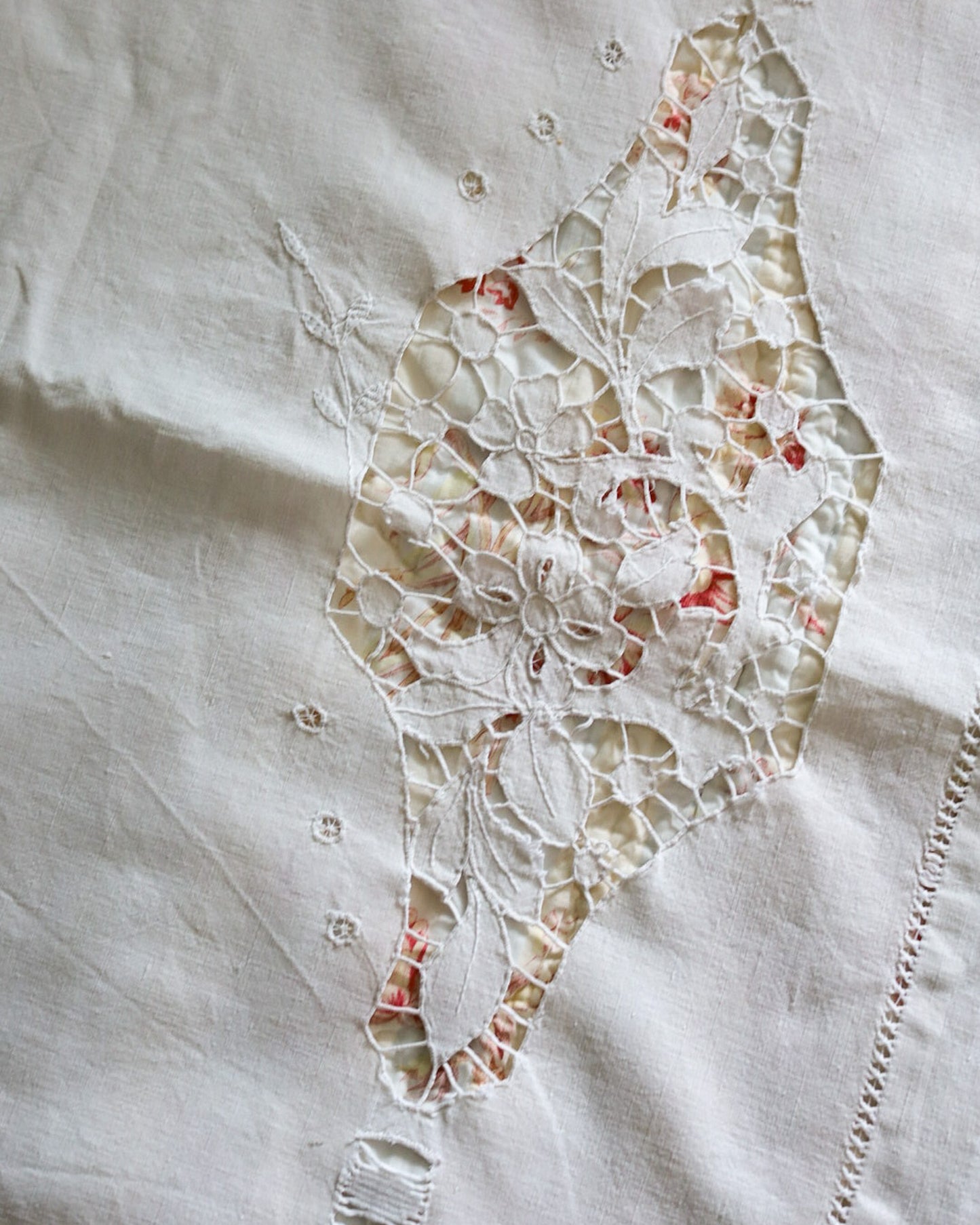 Lenzuolo Matrimoniale Antico in Lino con Ricamo Intaglio e Sfilatura – Fine Ottocento