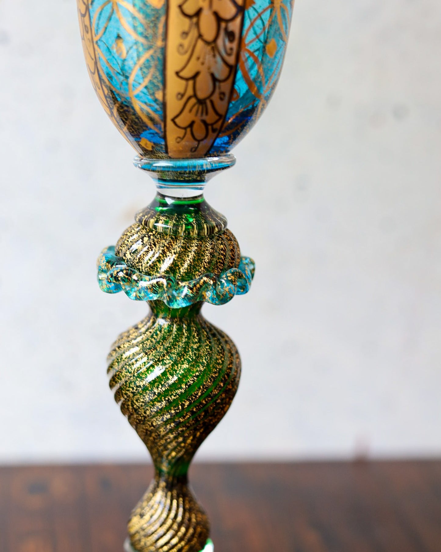 Bicchiere da collezione Gabbiani colorati con decoro oro