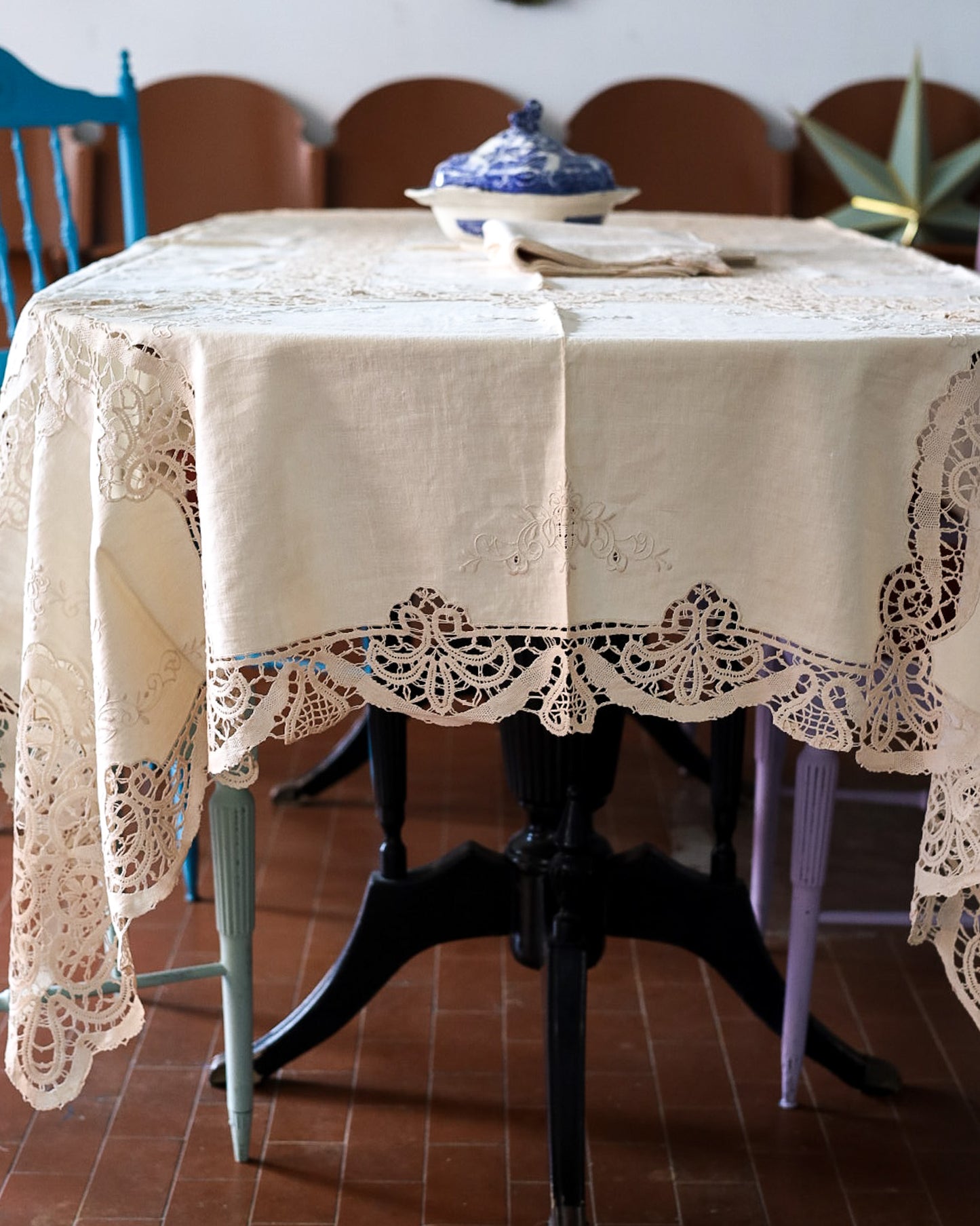 Tovaglia in Lino con Pizzo a Tombolo — 12 Tovaglioli — cm 256×168
